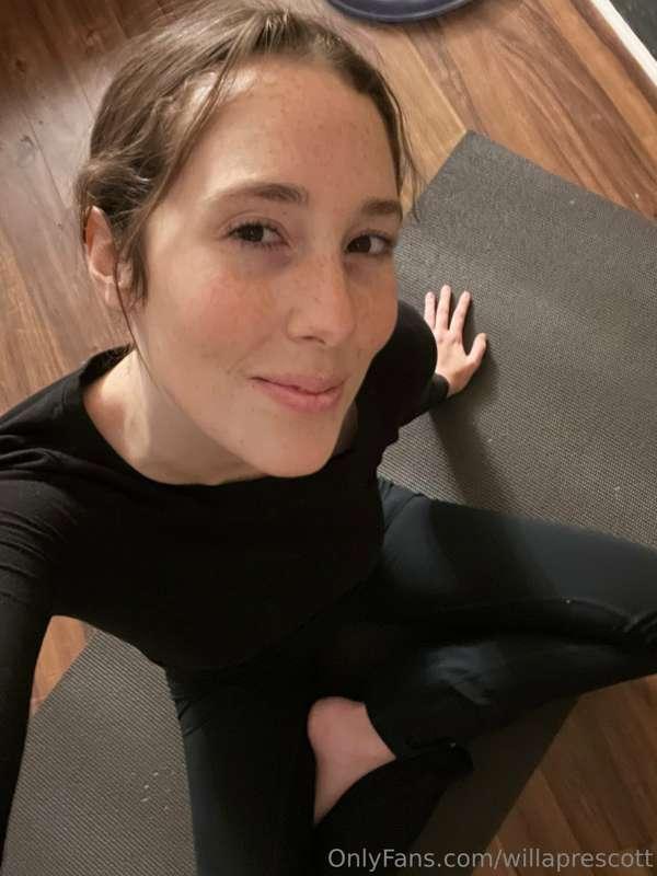 Did some yoga and took sexy pictures after 😍🧘🏻♥️