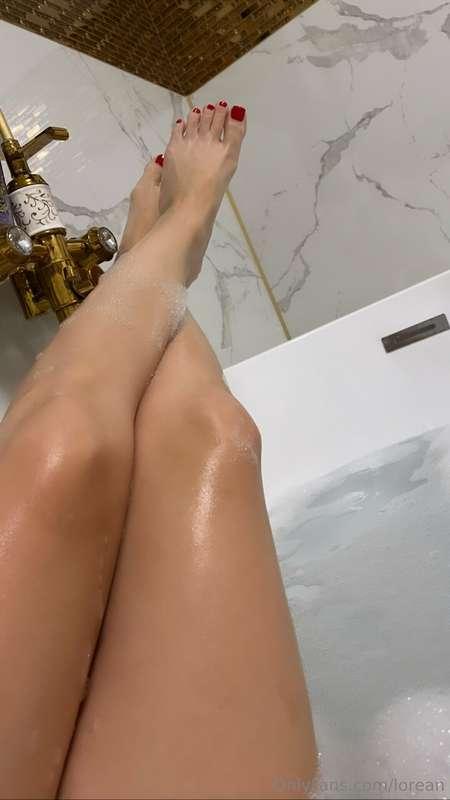 Do you like my legs?🫣❤️