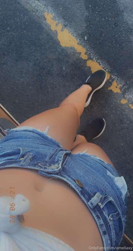It’s so hot out 🥵