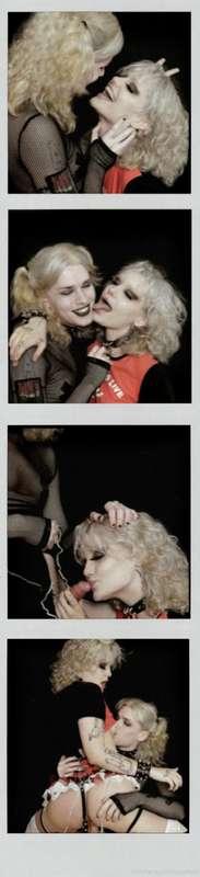 @estreetcar  want to see me get fucked in a photobooth? tip ..