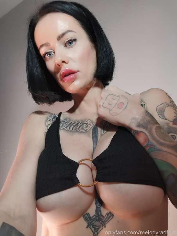 Big titty bitch 😁