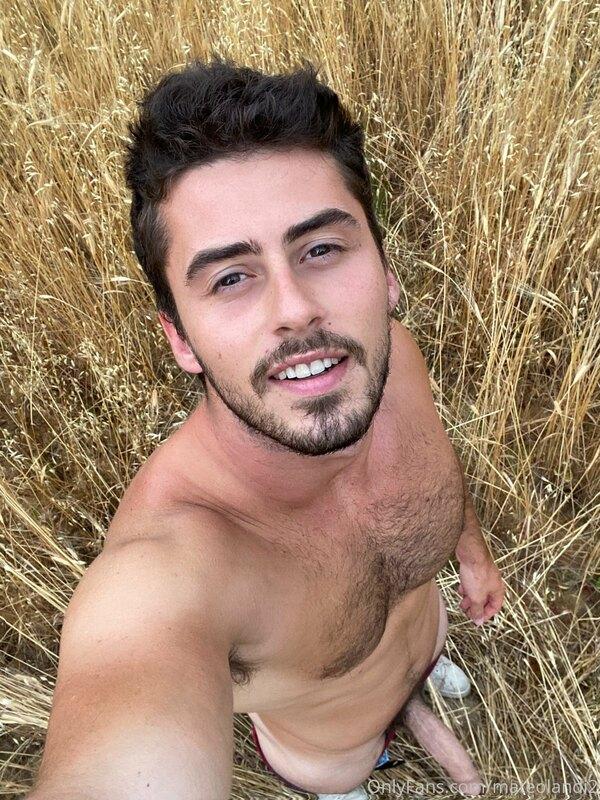 I’m a smily lad ? but smiling while nude is even better hehe