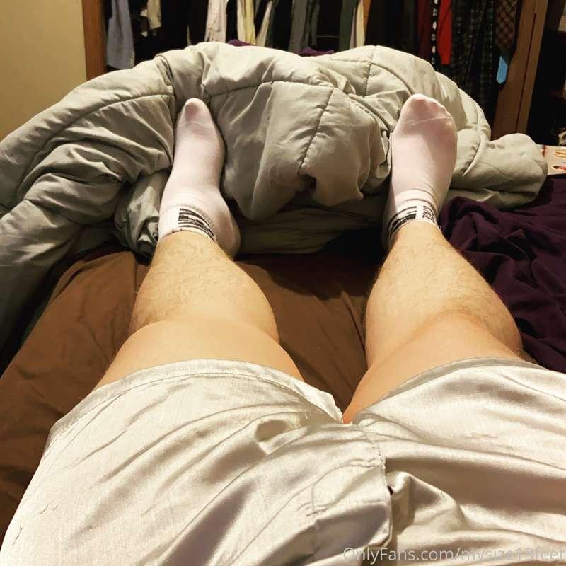 Chilling w my c**k and socks out streaming the new Taylor Sw..