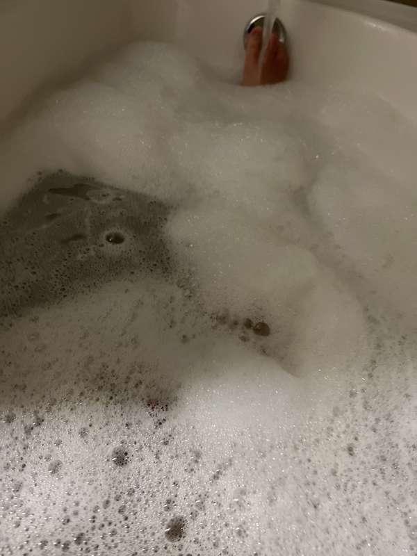 Finishing Christmas Day with a relaxing bath 😏 🛁  Merry Chri..
