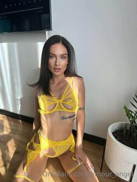 🟡CLICK HERE - @suzie_smoothiexx 🟡
This cutie is online and h..