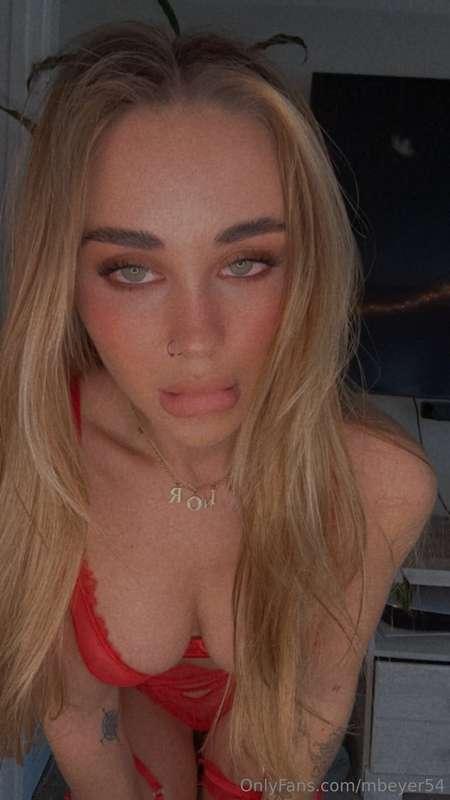 bedroom eyes