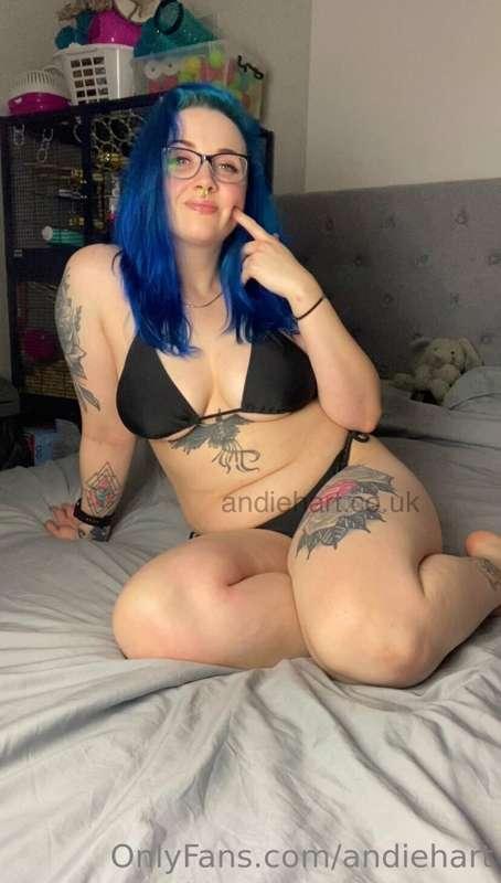 who’s valentine am i this year then? spoil me 💗👉👈