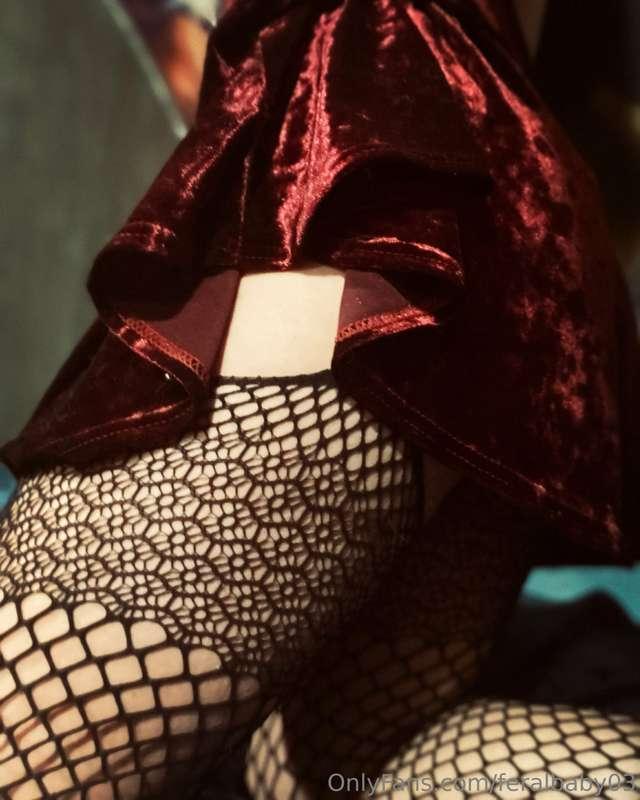 🖤Velvet, fishnets, feet, and plugs! 🖤
Tis the spooky season🦇..