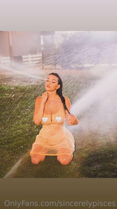 playing in the sprinklers :) have more photos and video if a..