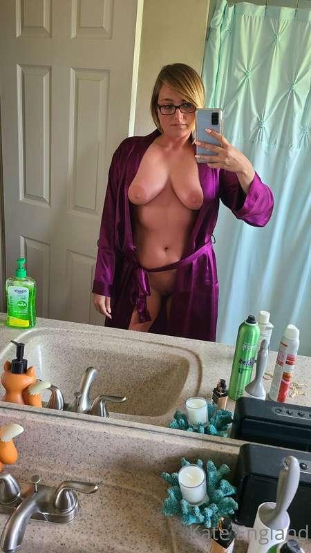 So I got extremely sunburnt.... Happy #sundayfunday! Love ya..