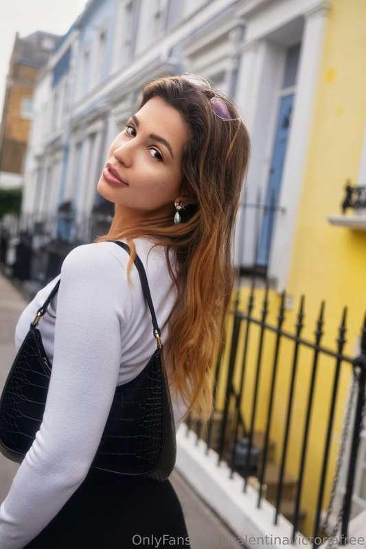 Hey, I’m on now, send me a message 💬✨