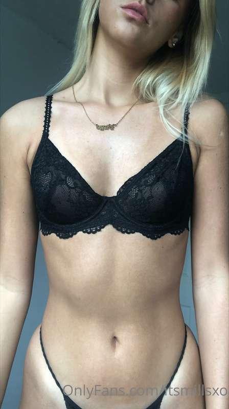 Black Lacey bra 🖤🤭