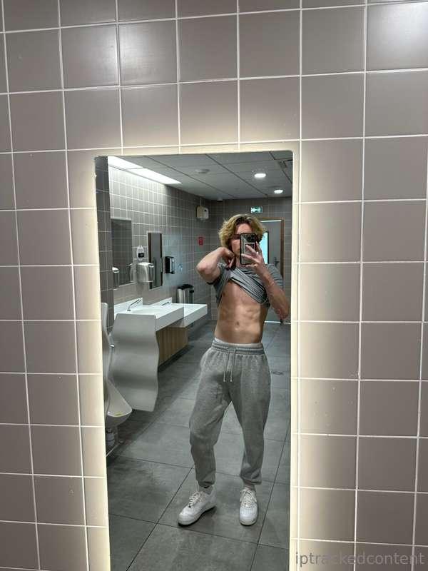 😈