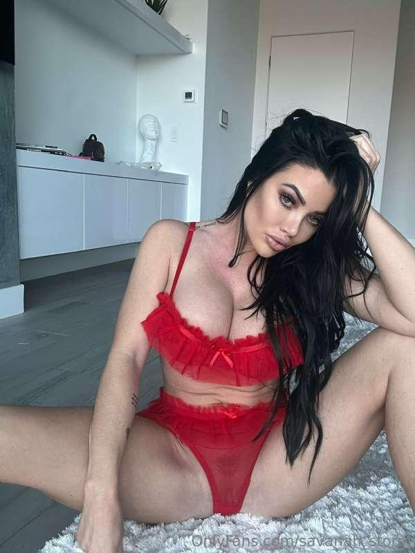 Dm me right now so we can have some fun together
