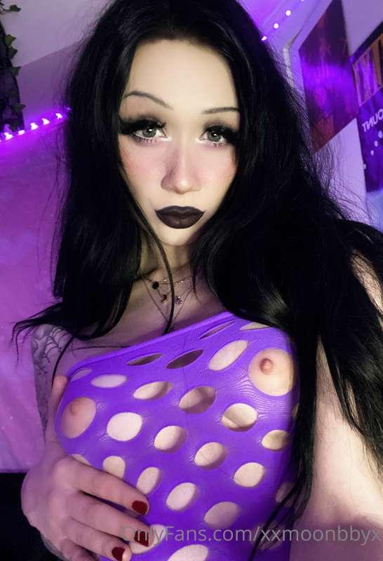 bored and hornyyyy 🖤