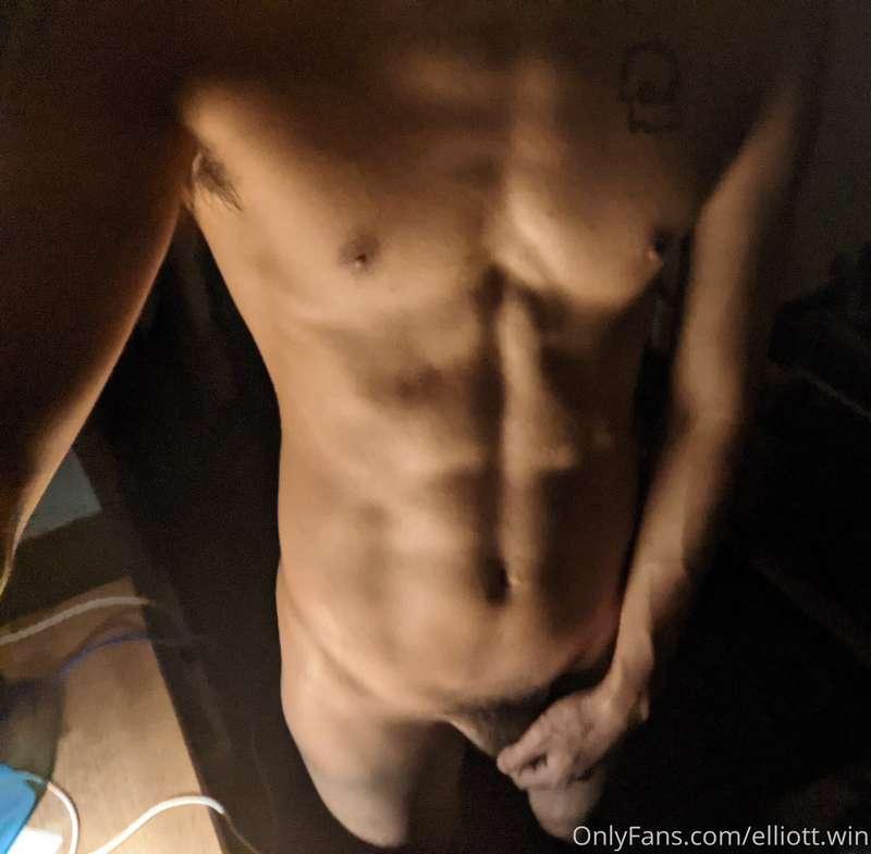 Shadow play got me looking ripped 🤪