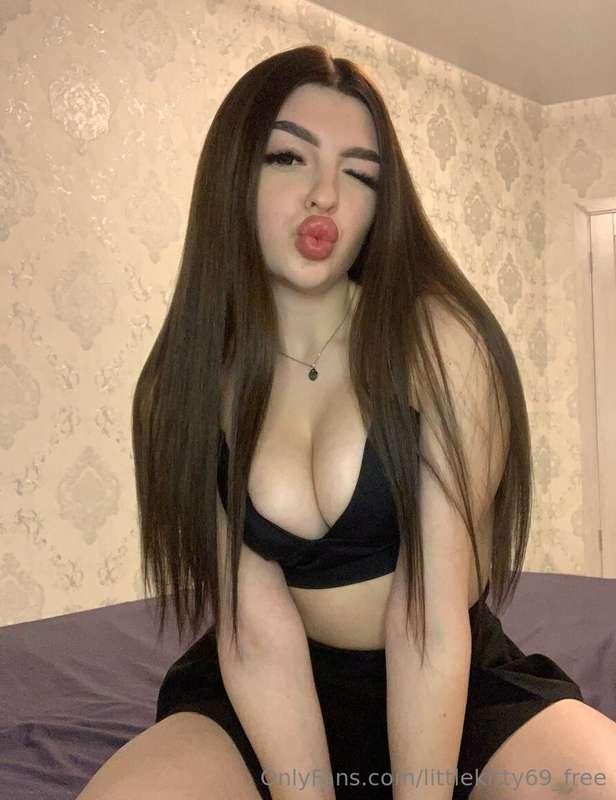 🔞𝐅𝐑𝐄𝐄 𝐒𝐔𝐁𝐒𝐂𝐑𝐈𝐏𝐓𝐈𝐎𝐍🔞
This girls @lina.aangel is online & horn..