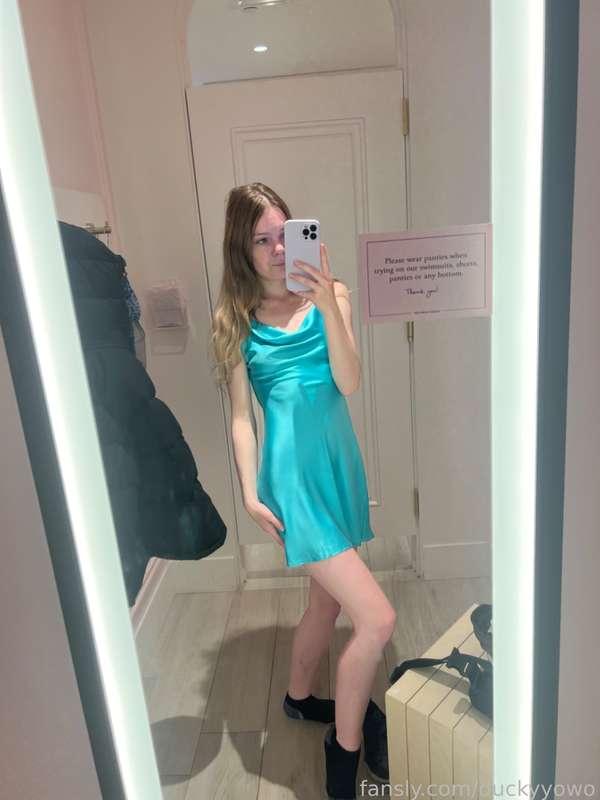 Which dress do you like better?

#ass #tease #brunette #petite #publicnudity #exhibitionist #hazeleyes #smallwaist #slut 