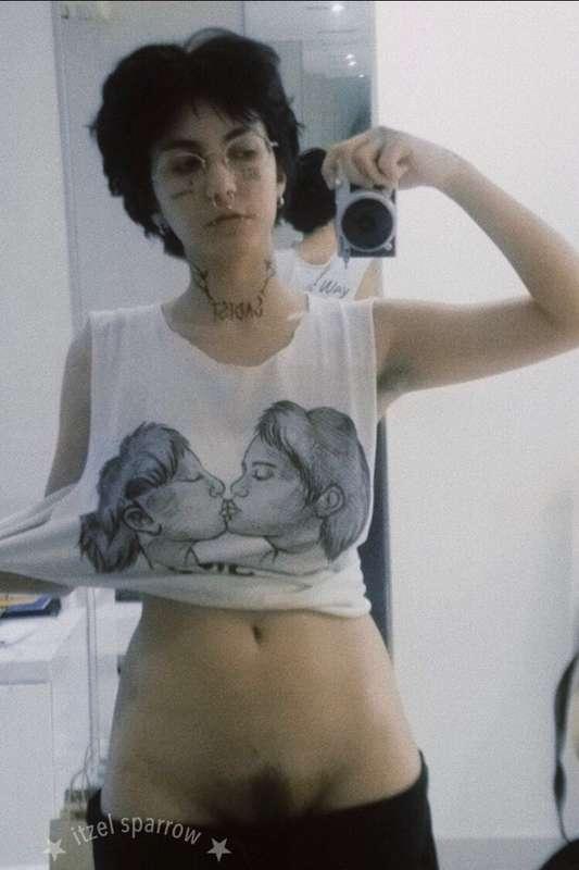 itzel2002free image #0