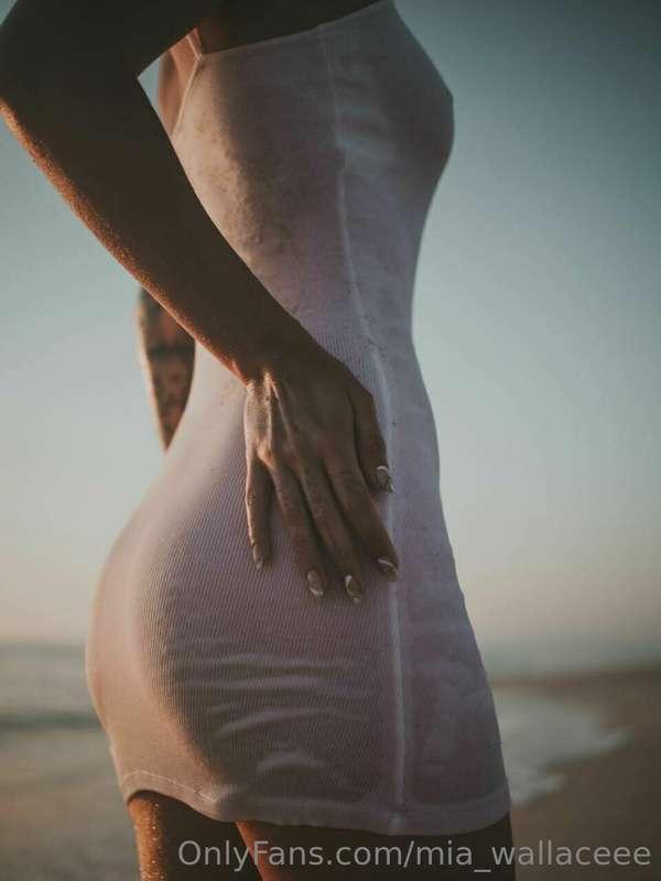 Soft skin, slow thoughts, and silk dreams…🕊️✨