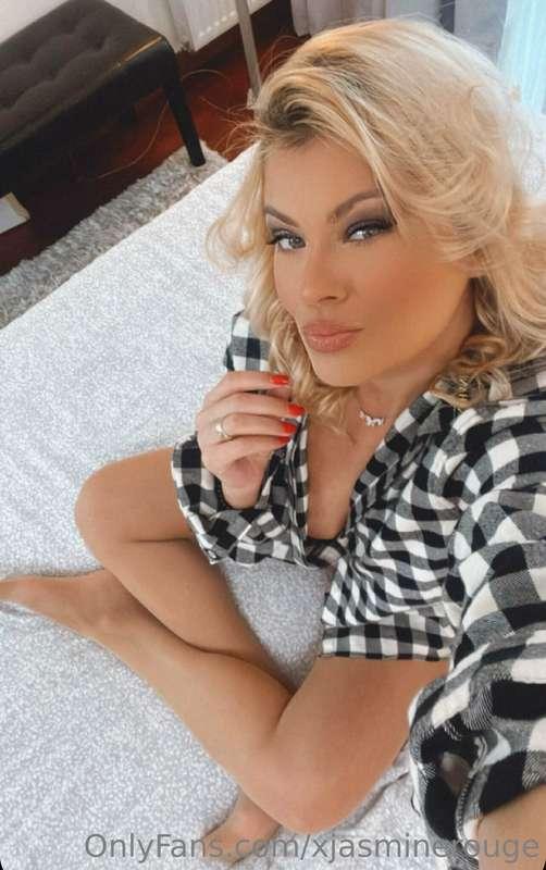 I am your hot dinner for today 🥵