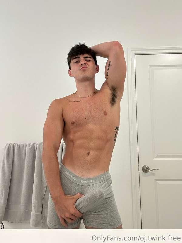 hey guys, ill keep it short and sweet 🤭 this is my hottie fr..