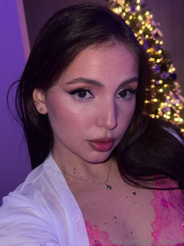 🌫️ My neck is my zone of attraction.Thin, sensitive... I lov..