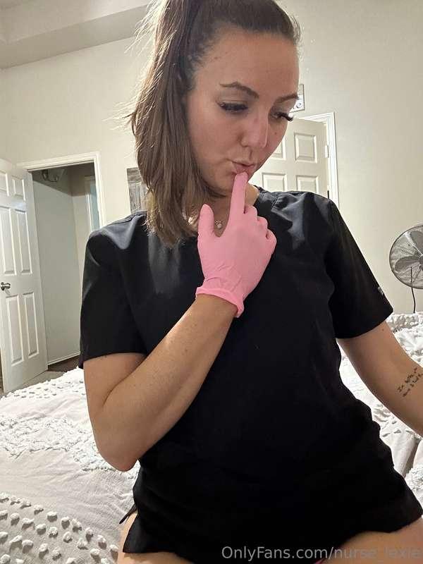Can I give you a handjob? I'm pretty good at them 🤤🍆