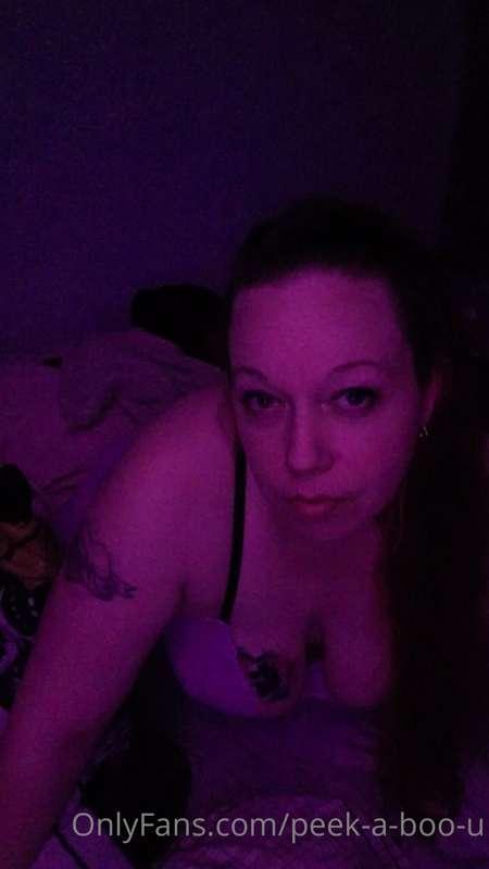 😇 Late night playtime,  but since it's a little dark I'll ma..