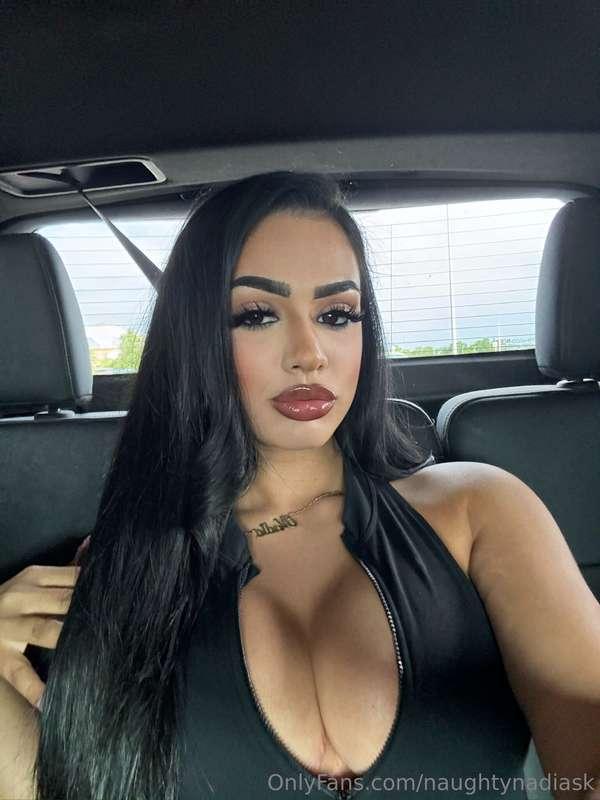 Sometimes I love being driven around like the queen I am 👸🏻