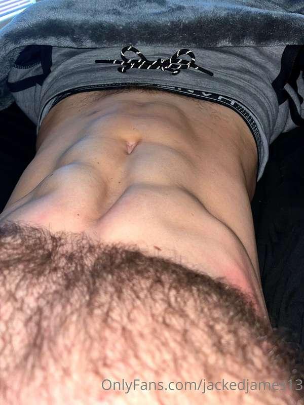Hope everyone is having a great Saturday! Freshly shaved abs..