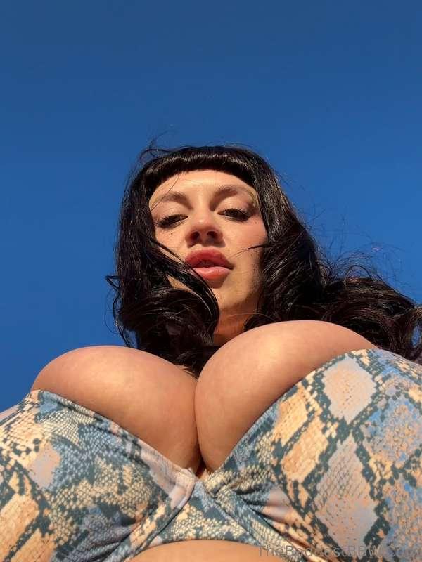 My bra is complimenting the sky aha🥰