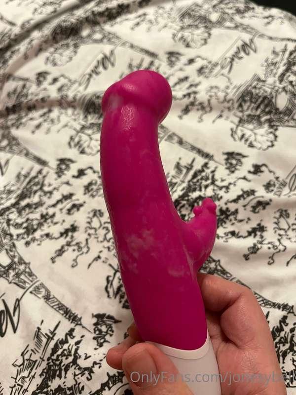 Over two minutes of me fucking myself with my toy. And a pic..