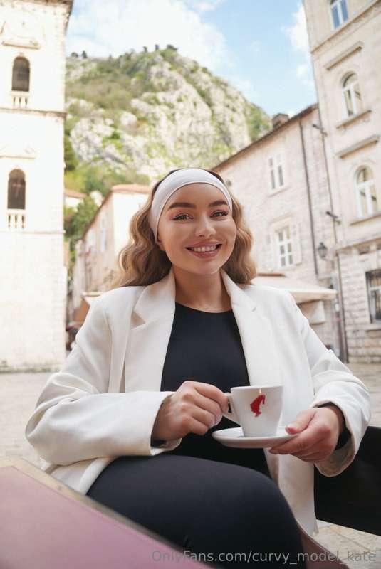 Hey, everybody! 🥰 Pretty soon it's Friday, which means it's ..