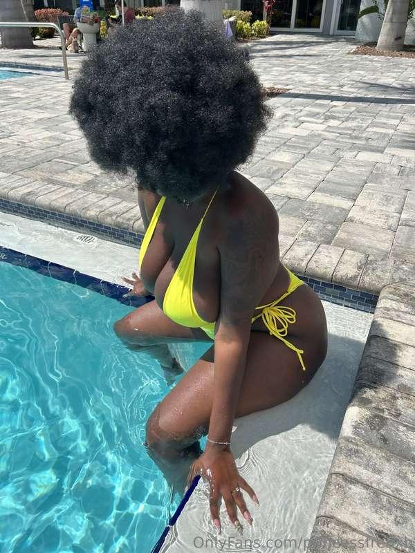 Do you like this look on me or my straight hair?