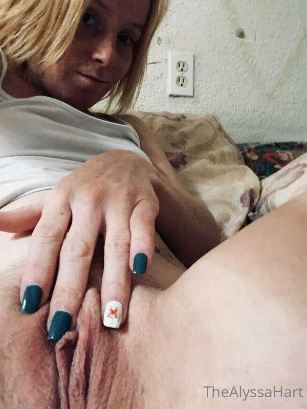 Sorry to have missed both Sunday-Bumday and Titty-Tuesday,
h..