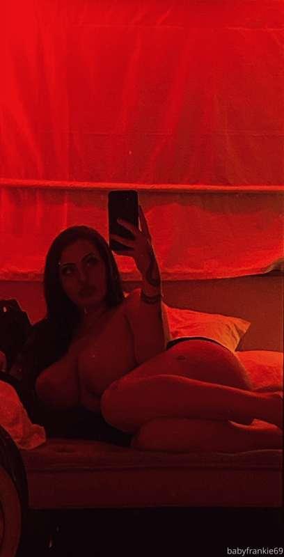 cuddle me on my brand new mattress 😛😈