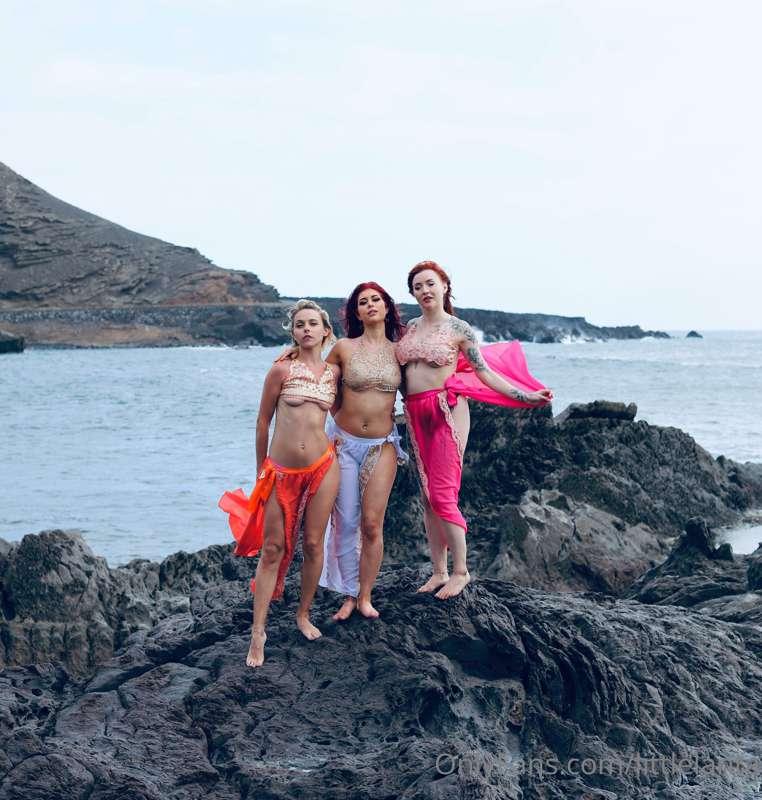 🧜🏼‍♀️🌊 Sea sirens 🌊🧜🏼‍♀️
@toychloe @evaray