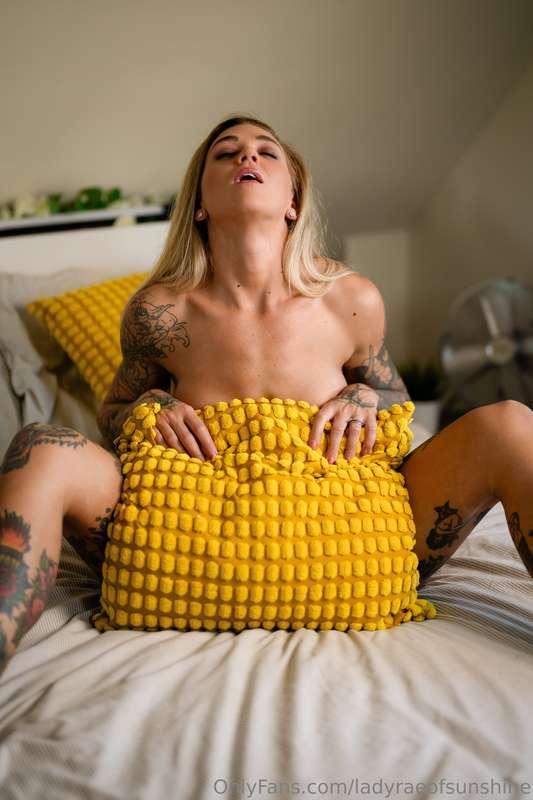 Just keeping your dinner warm 💋