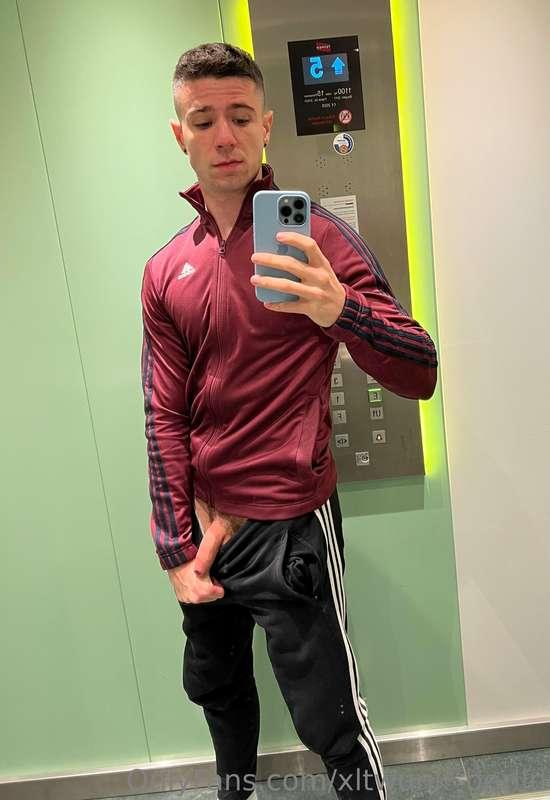 Would u suck me in the elevator? I like the fear of getting ..