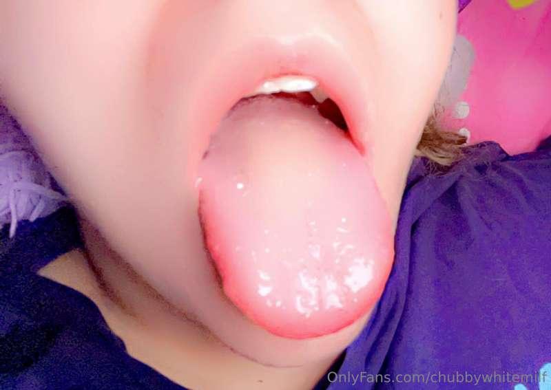 chubbywhitemilf image #0
