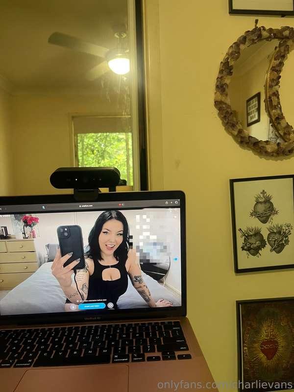 i’m live!