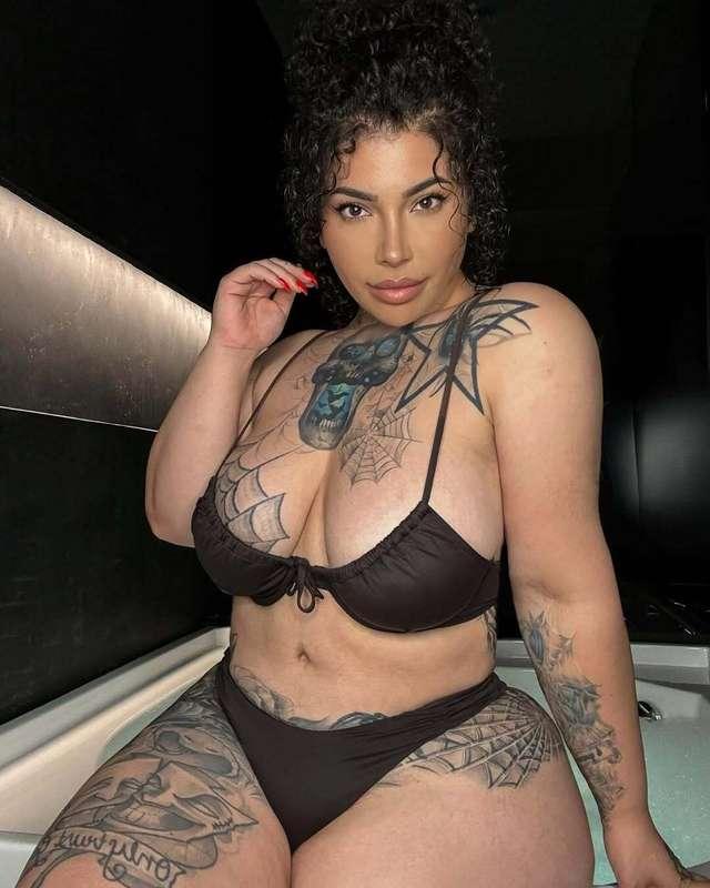 🙈QUEEN’S EXPLOSIVE BUNDLE 👑Only the first 10 fans to tip wil..