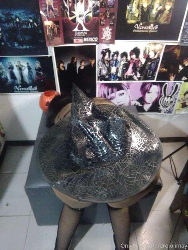 No te puedes perder los sets de halloween senpai 7w7

You ca..