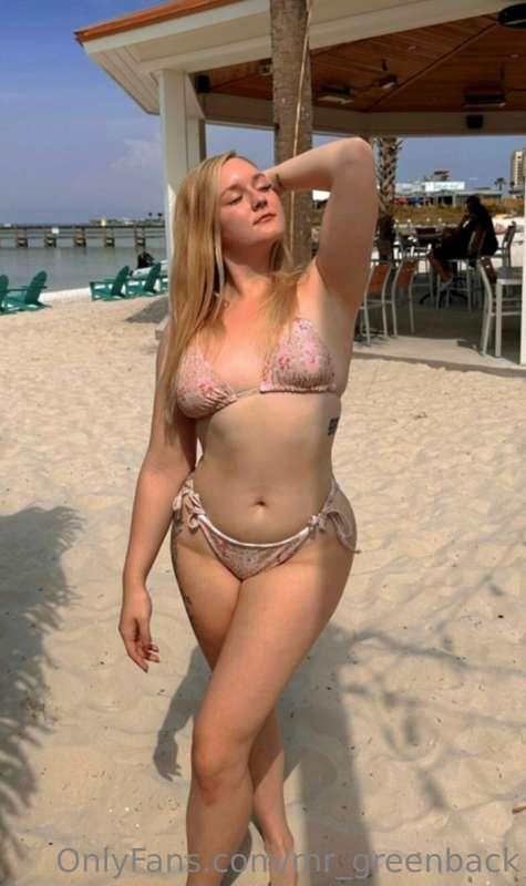 🥵@snowbaby555 is NEW to OF!👅 This curvy blonde SLUT loves to..