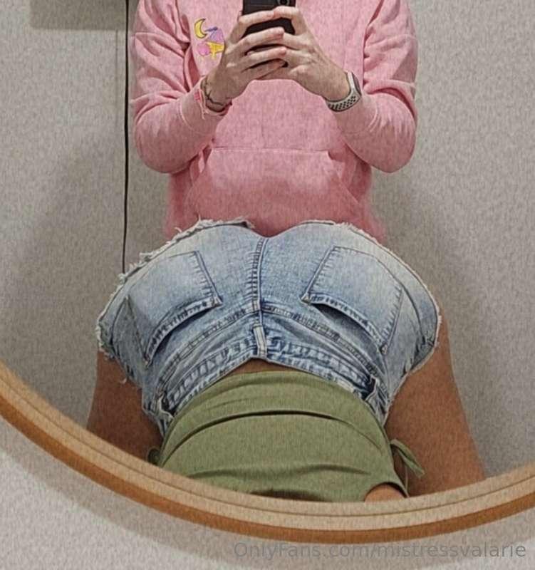 who wants to get behind me?💦🍑