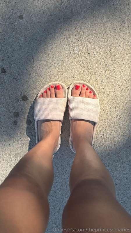 I hope you like the swollen veins in my feet too💘🥺