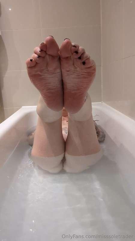 This bath was big enough for two! Even with my nice big roun..