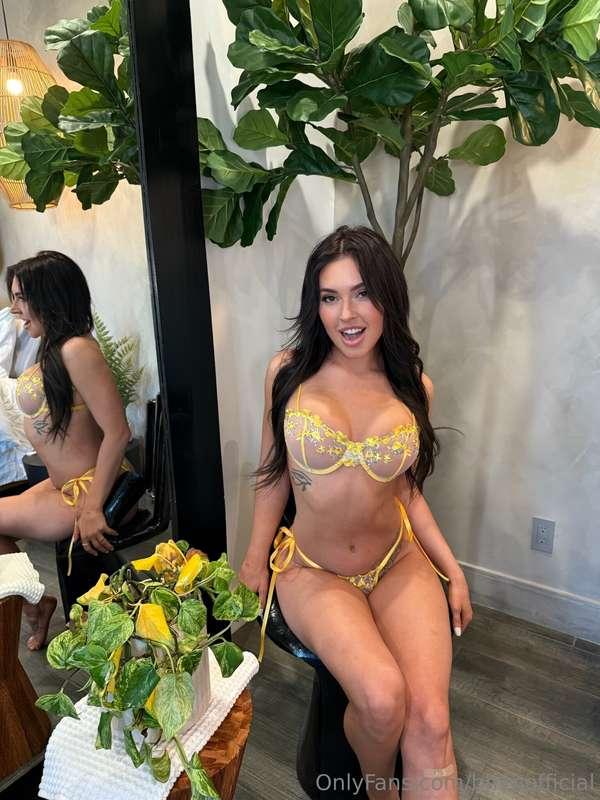 Wanna play a game? Slide into my DMs and say the first word ..