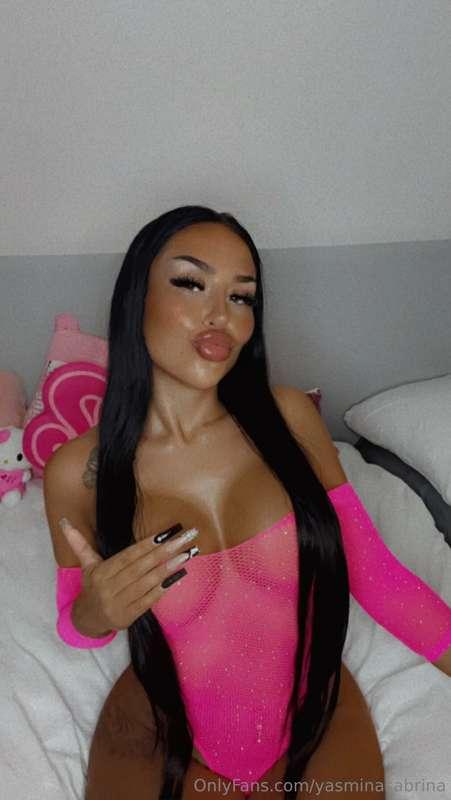 Should I move my hand?🍒😈